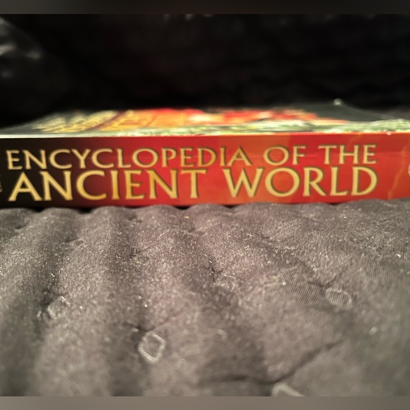 Usborne Encyclopedia of the Ancient World - Picture 2 of 2